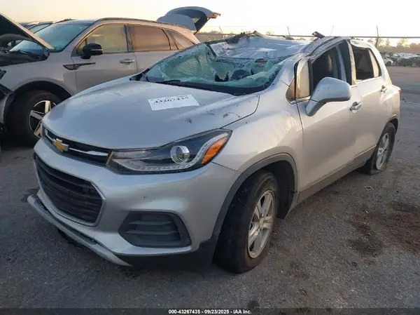 3GNCJLSB2KL324218 2019 CHEVROLET TRAX - Image 2