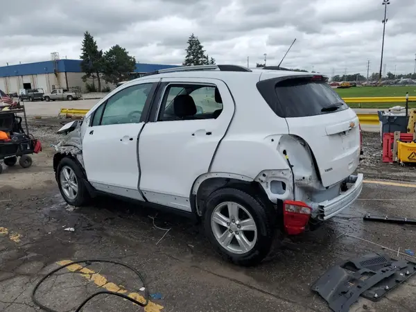 3GNCJLSB2KL326390 2019 CHEVROLET TRAX - Image 2