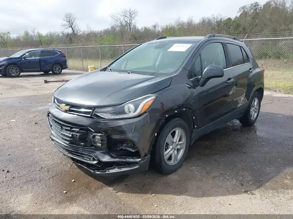 3GNCJLSB2KL339589 2019 CHEVROLET TRAX - Image 2