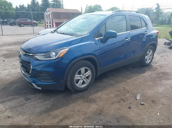 3GNCJLSB2KL347160 2019 CHEVROLET TRAX - Image 2