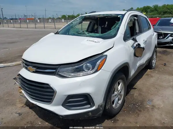 3GNCJLSB2KL348003 2019 CHEVROLET TRAX - Image 2