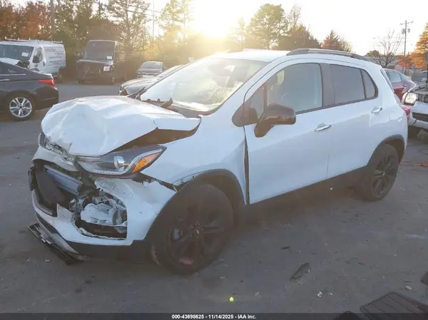 3GNCJLSB2KL349622 2019 CHEVROLET TRAX - Image 2