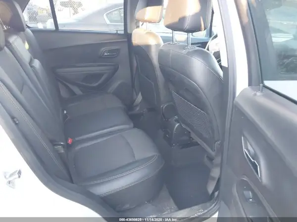 3GNCJLSB2KL349622 2019 CHEVROLET TRAX - Image 8