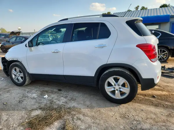 3GNCJLSB2KL357963 2019 CHEVROLET TRAX - Image 2
