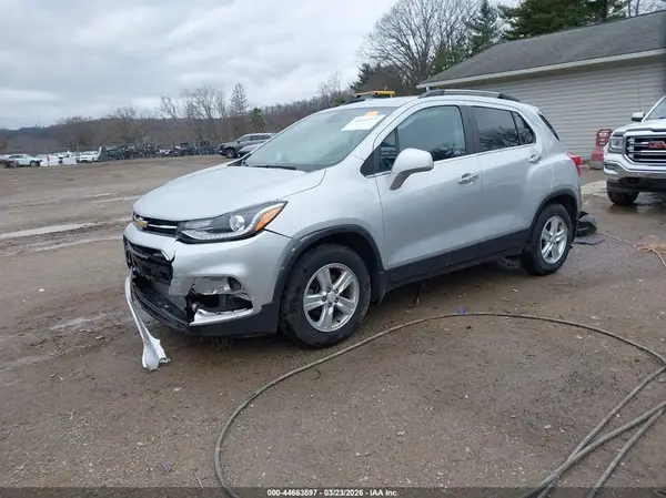 3GNCJLSB2KL368655 2019 CHEVROLET TRAX - Image 2