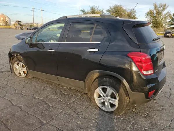 3GNCJLSB2KL370535 2019 CHEVROLET TRAX - Image 2