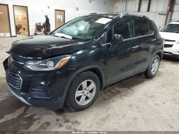 3GNCJLSB2KL405963 2019 CHEVROLET TRAX - Image 2
