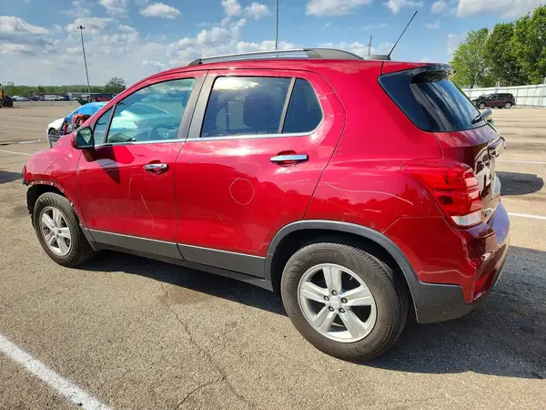 3GNCJLSB2LL137319 2020 CHEVROLET TRAX - Image 2