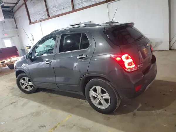3GNCJLSB2LL140270 2020 CHEVROLET TRAX - Image 2