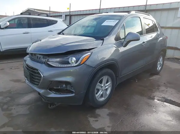 3GNCJLSB2LL173592 2020 CHEVROLET TRAX - Image 2