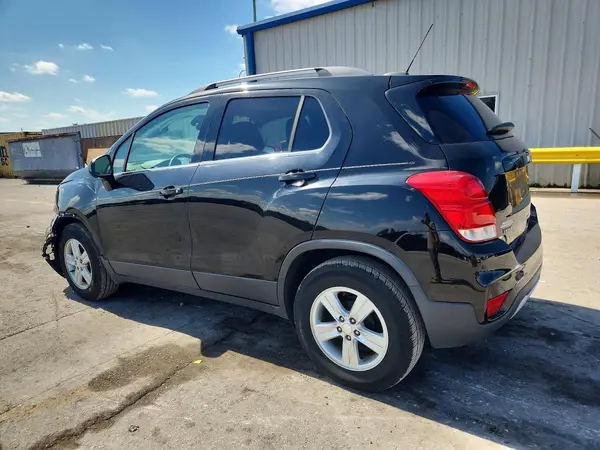 3GNCJLSB2LL205943 2020 CHEVROLET TRAX - Image 2