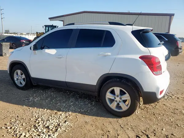 3GNCJLSB2LL226386 2020 CHEVROLET TRAX - Image 2