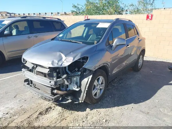 3GNCJLSB2LL233953 2020 CHEVROLET TRAX - Image 2
