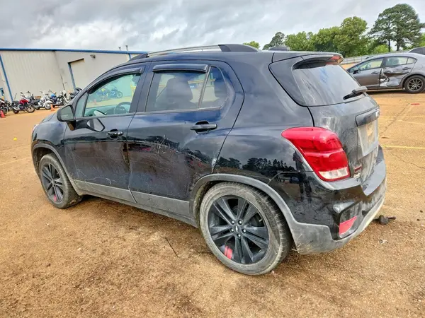 3GNCJLSB2LL301541 2020 CHEVROLET TRAX - Image 2