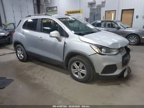 3GNCJLSB2LL301698 2020 CHEVROLET TRAX - Image 1