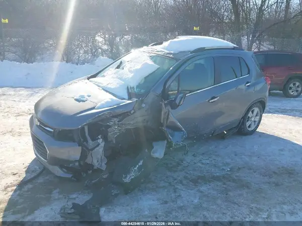 3GNCJLSB2LL321322 2020 CHEVROLET TRAX - Image 2