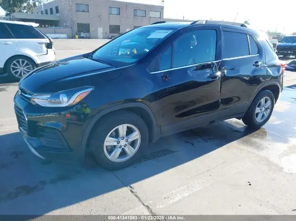 3GNCJLSB2LL334457 2020 CHEVROLET TRAX - Image 2