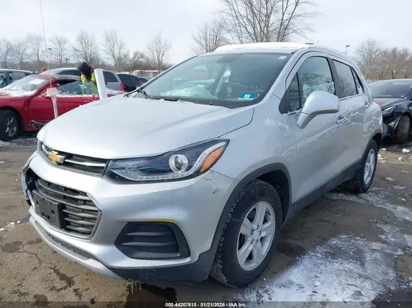 3GNCJLSB2LL335107 2020 CHEVROLET TRAX - Image 2