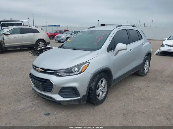 3GNCJLSB2LL335771 2020 CHEVROLET TRAX - Image 2