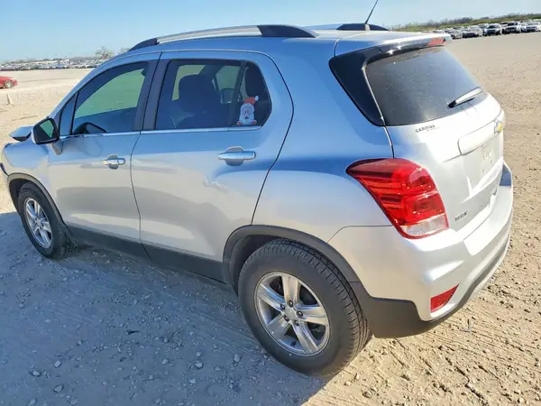 3GNCJLSB2LL335902 2020 CHEVROLET TRAX - Image 2