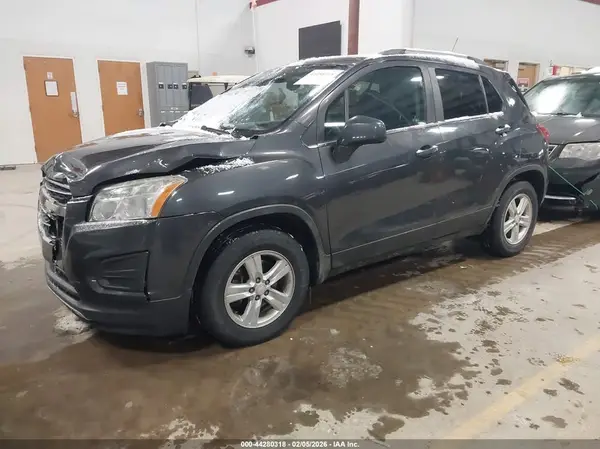 3GNCJLSB3GL261296 2016 CHEVROLET TRAX - Image 2