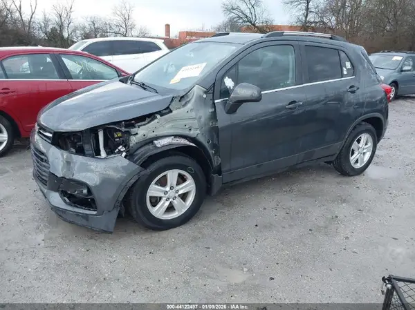 3GNCJLSB3HL188884 2017 CHEVROLET TRAX - Image 2