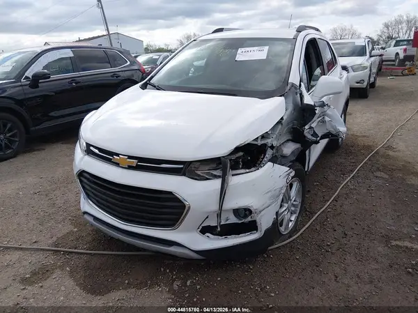 3GNCJLSB3JL211618 2018 CHEVROLET TRAX - Image 2