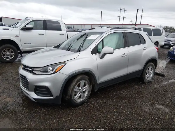 3GNCJLSB3JL316031 2018 CHEVROLET TRAX - Image 2