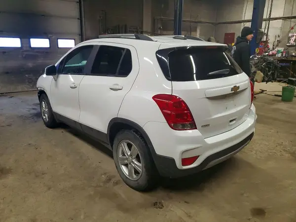 3GNCJLSB3JL323173 2018 CHEVROLET TRAX - Image 2
