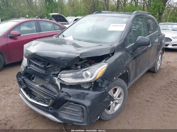 3GNCJLSB3JL333301 2018 CHEVROLET TRAX - Image 2