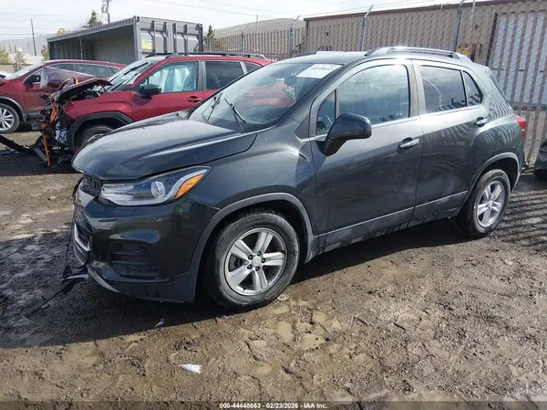 3GNCJLSB3JL418168 2018 CHEVROLET TRAX - Image 2