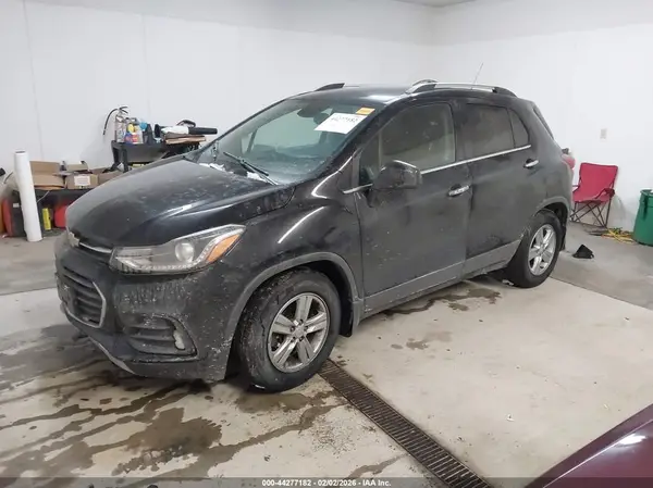 3GNCJLSB3KL203035 2019 CHEVROLET TRAX - Image 2