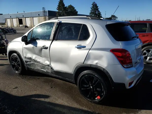 3GNCJLSB3KL211927 2019 CHEVROLET TRAX - Image 2