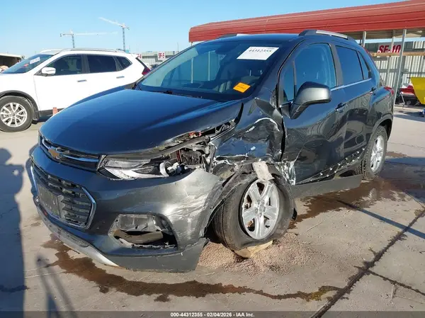 3GNCJLSB3KL273019 2019 CHEVROLET TRAX - Image 2
