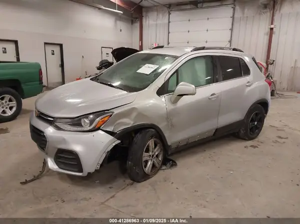 3GNCJLSB3KL280097 2019 CHEVROLET TRAX - Image 2