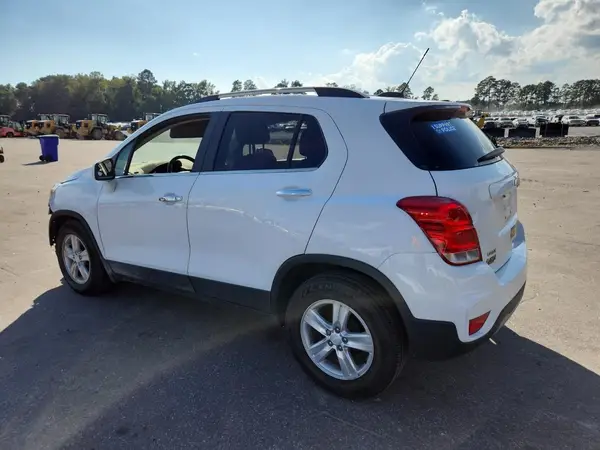 3GNCJLSB3KL286725 2019 CHEVROLET TRAX - Image 2