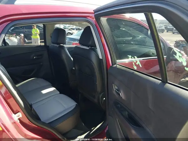 3GNCJLSB3KL299071 2019 CHEVROLET TRAX - Image 8