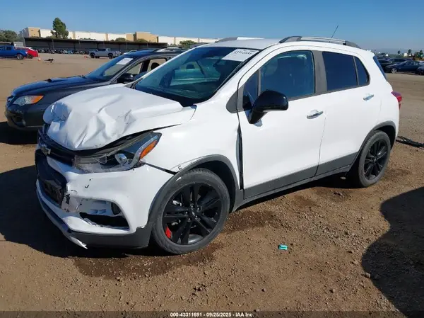 3GNCJLSB3KL309226 2019 CHEVROLET TRAX - Image 2