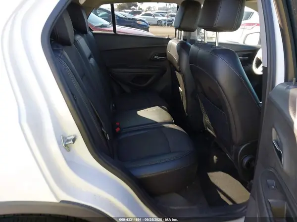 3GNCJLSB3KL309226 2019 CHEVROLET TRAX - Image 8