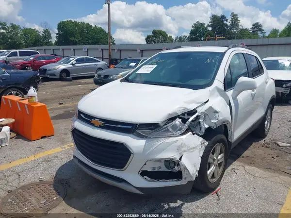 3GNCJLSB3KL309534 2019 CHEVROLET TRAX - Image 2
