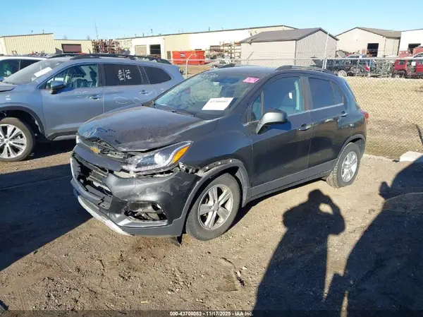 3GNCJLSB3KL326883 2019 CHEVROLET TRAX - Image 2
