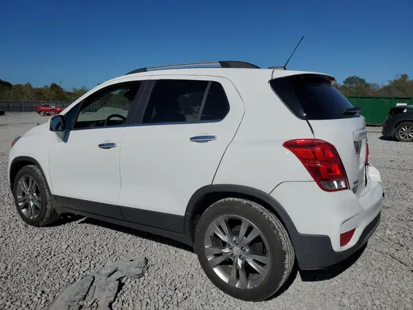 3GNCJLSB3KL330769 2019 CHEVROLET TRAX - Image 2