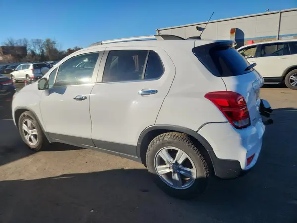 3GNCJLSB3KL331842 2019 CHEVROLET TRAX - Image 2
