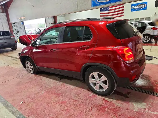 3GNCJLSB3KL338113 2019 CHEVROLET TRAX - Image 2