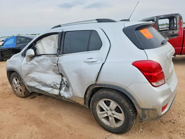 3GNCJLSB3KL339908 2019 CHEVROLET TRAX - Image 2