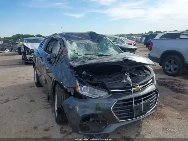 3GNCJLSB3KL402506 2019 CHEVROLET TRAX - Image 1