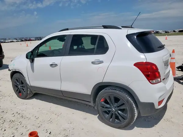 3GNCJLSB3KL405681 2019 CHEVROLET TRAX - Image 2