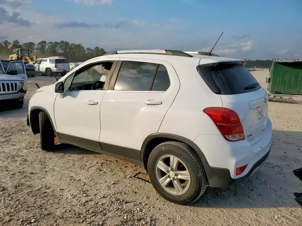 3GNCJLSB3LL198047 2020 CHEVROLET TRAX - Image 2