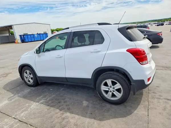 3GNCJLSB3LL202386 2020 CHEVROLET TRAX - Image 2