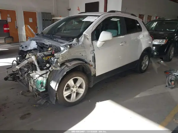 3GNCJLSB3LL208978 2020 CHEVROLET TRAX - Image 2